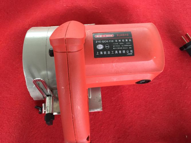 3.全銅電機(jī),開(kāi)關(guān)采用橡膠防塵套包裹,高硬度沖擊齒輪經(jīng),經(jīng)